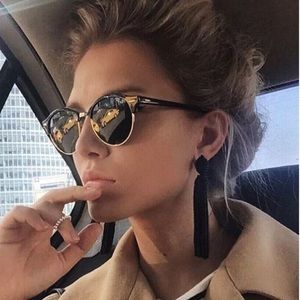 Classic Club Round Sunglasses Smoke / Black